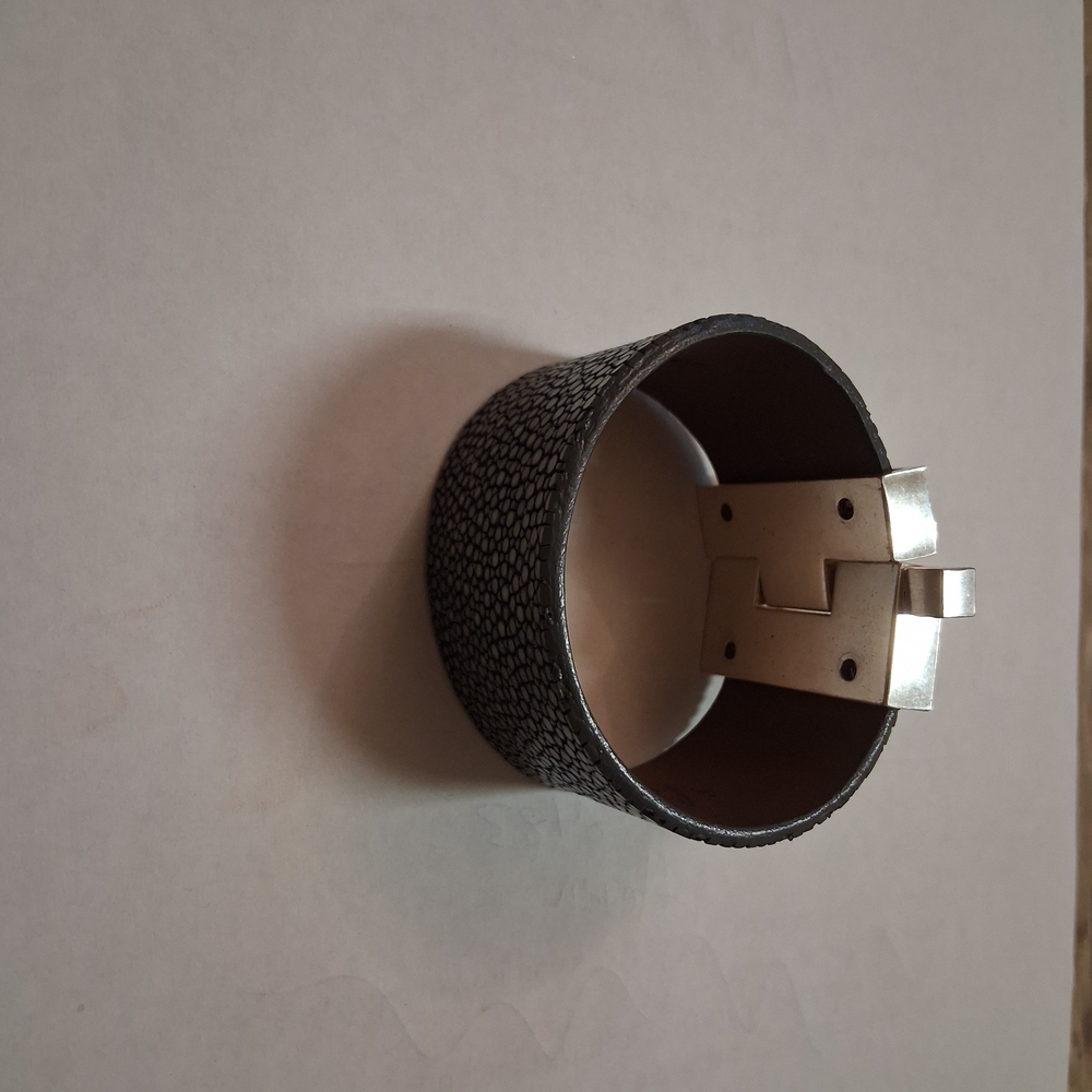 Leighelena Wide Black Textured Stingray Leather Cuff Bracelet - Picture 6 of 6